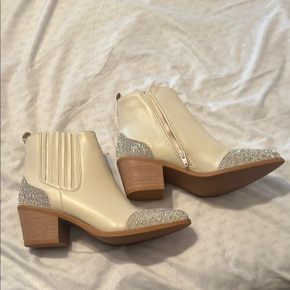 Pierre Dumas Cream and Silver Rhinestone Angle Booties, Size 9 womens